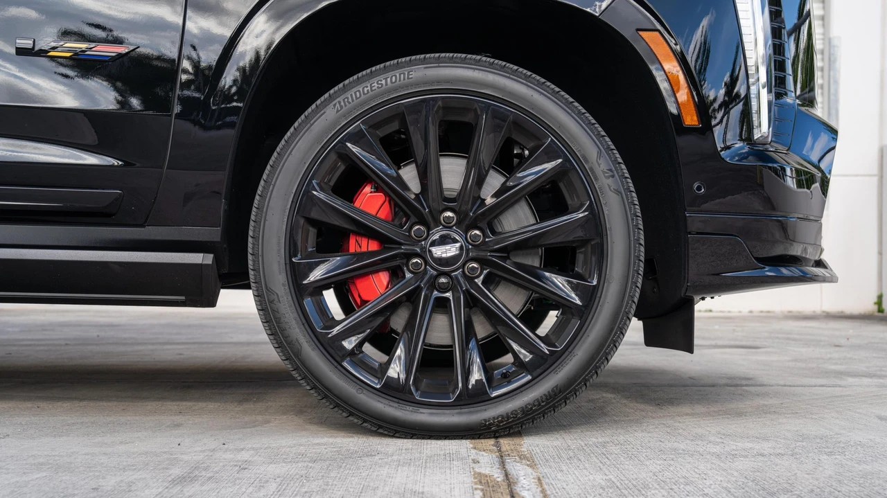 2026 Cadillac Escalade-V 5th Gen - Image 22 of 31