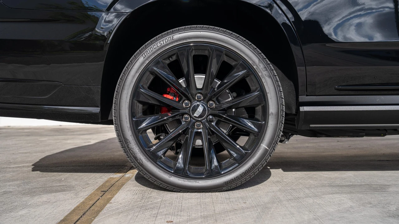 2026 Cadillac Escalade-V 5th Gen - Image 25 of 31