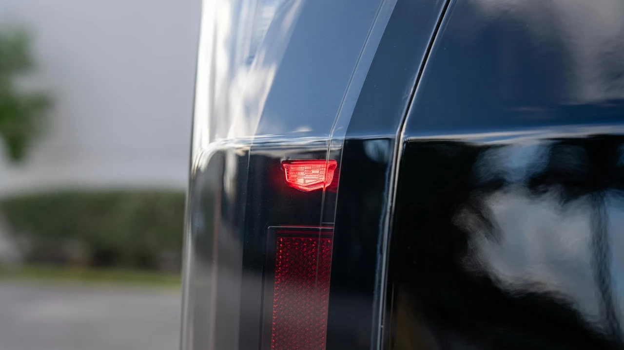 2026 Cadillac Escalade-V 5th Gen - Image 16 of 31