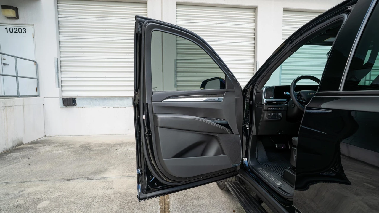 2026 Cadillac Escalade-V 5th Gen - Image 30 of 31