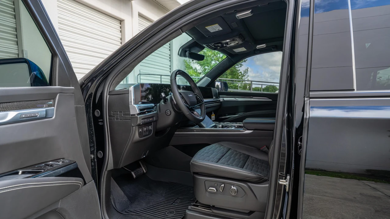 2026 Cadillac Escalade-V 5th Gen - Image 29 of 31