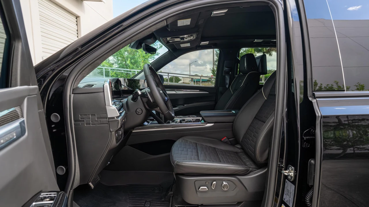 2026 Cadillac Escalade-V 5th Gen - Image 28 of 31