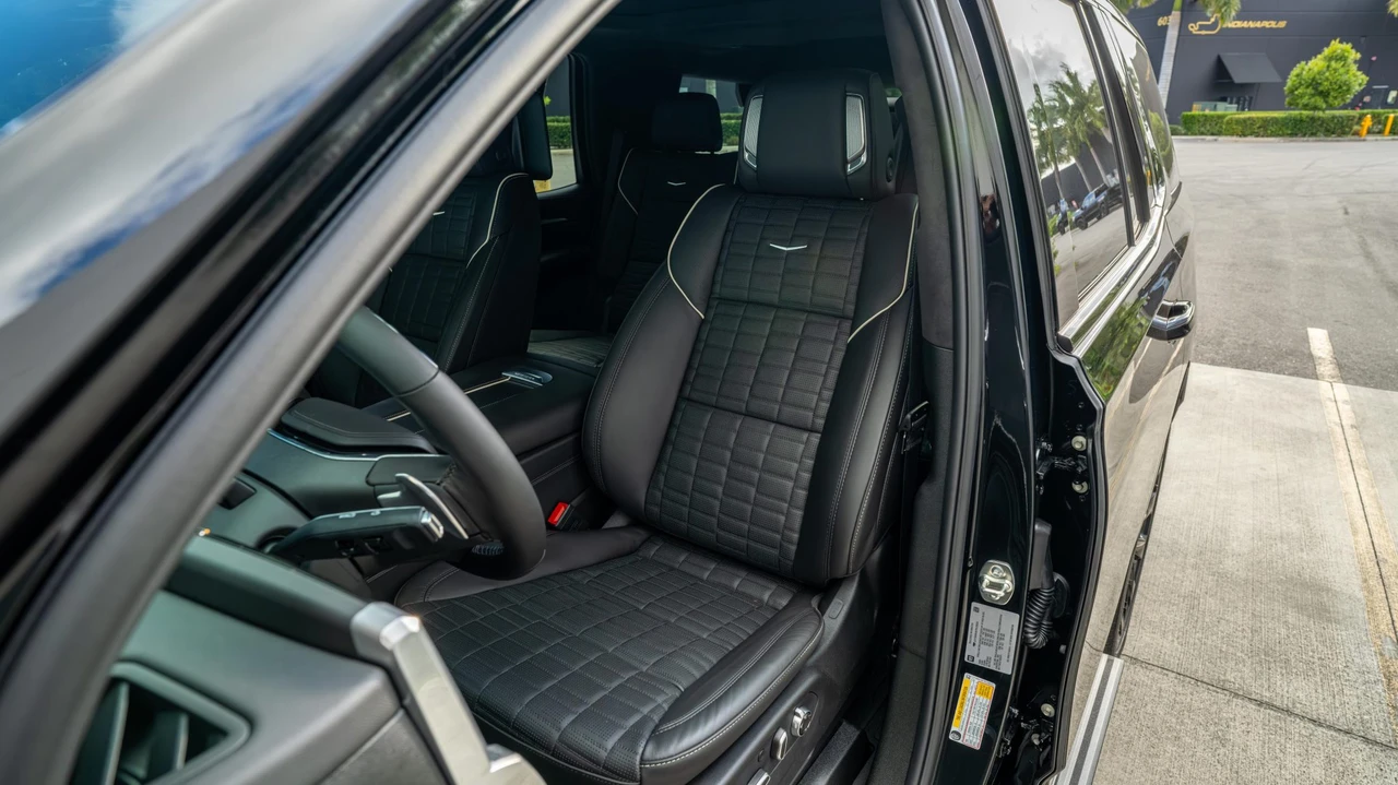 2026 Cadillac Escalade-V 5th Gen - Image 27 of 31