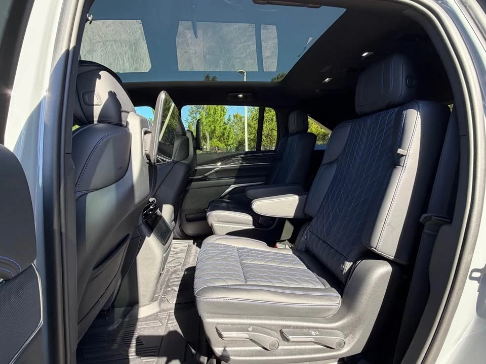 2026 Cadillac Vistiq - Image 6 of 9