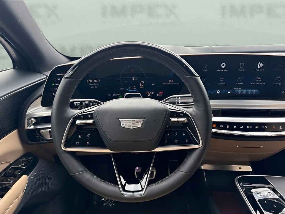 2026 Cadillac Lyriq - Image 14 of 31