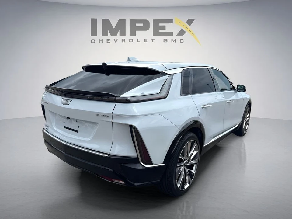 2026 Cadillac Lyriq - Image 5 of 31