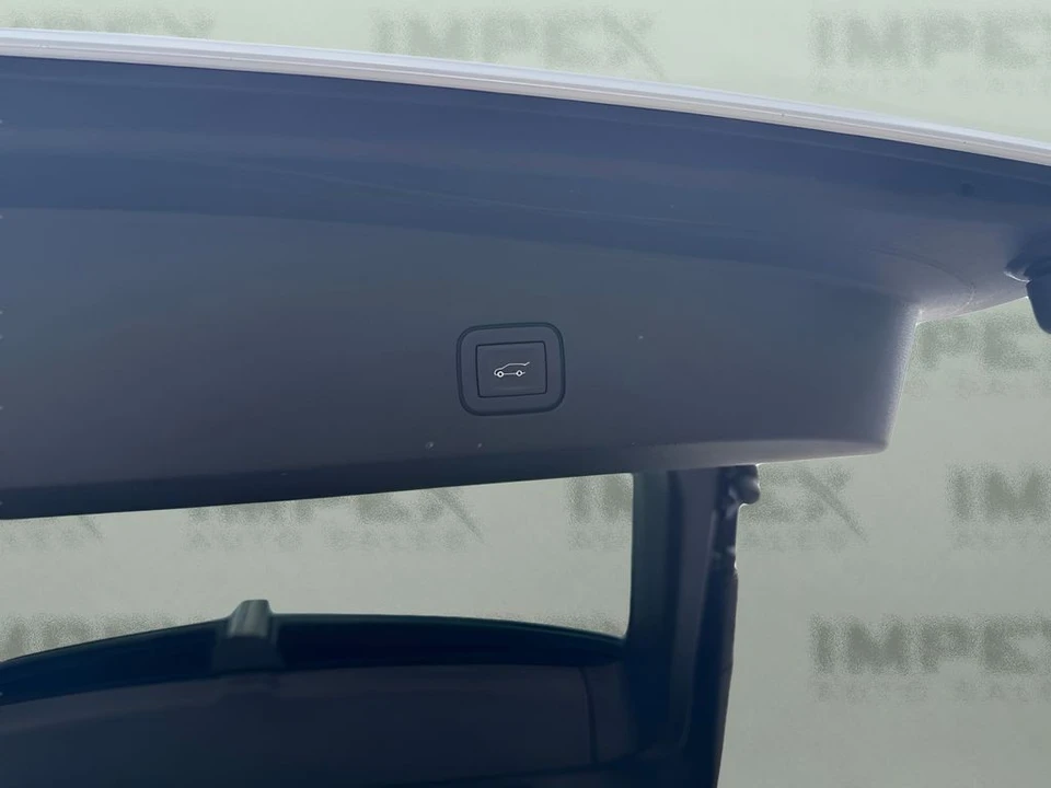 2026 Cadillac Lyriq - Image 29 of 31