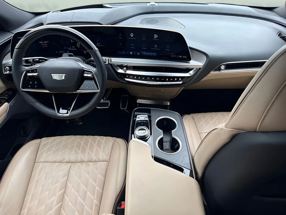 2026 Cadillac Lyriq - Image 13 of 31