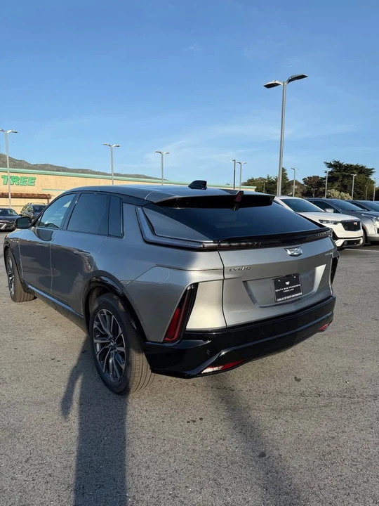 2026 Cadillac Lyriq - Image 5 of 6