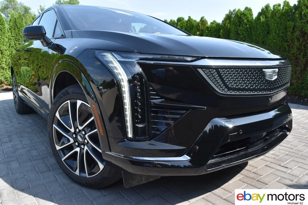 2026 Cadillac Optiq - Image 2 of 24
