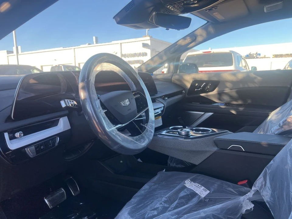 2026 Cadillac Optiq - Image 6 of 11