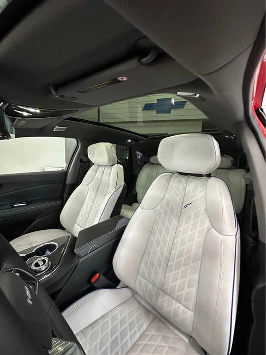 2026 Cadillac Optiq - Image 12 of 16