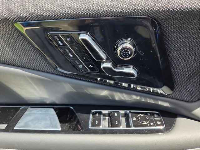 2026 Cadillac Optiq - Image 25 of 31
