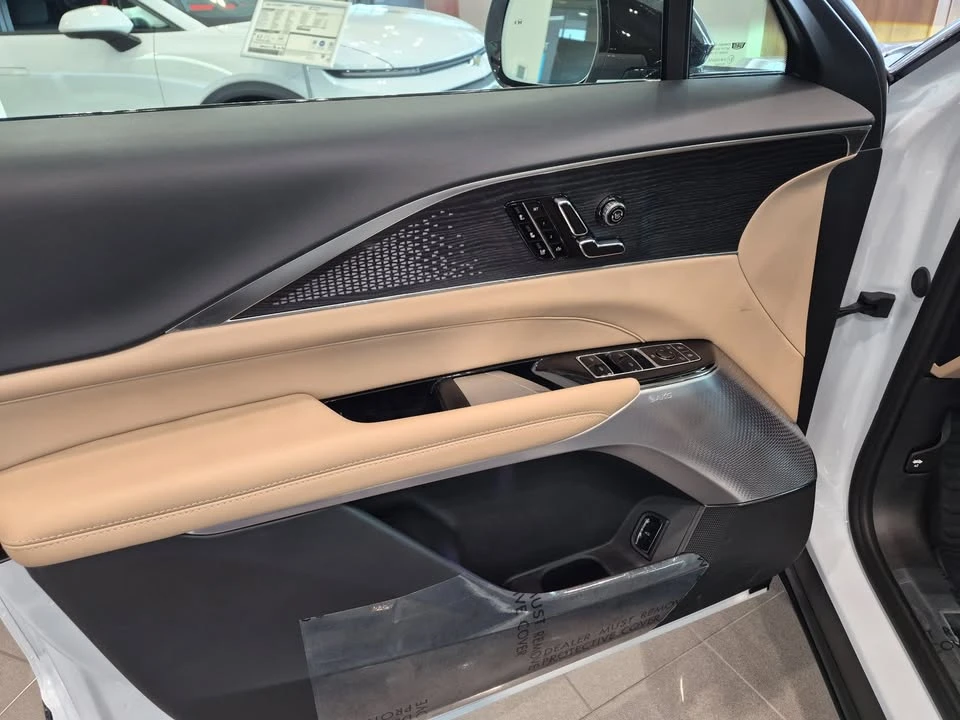 2026 Cadillac Lyriq - Image 14 of 15