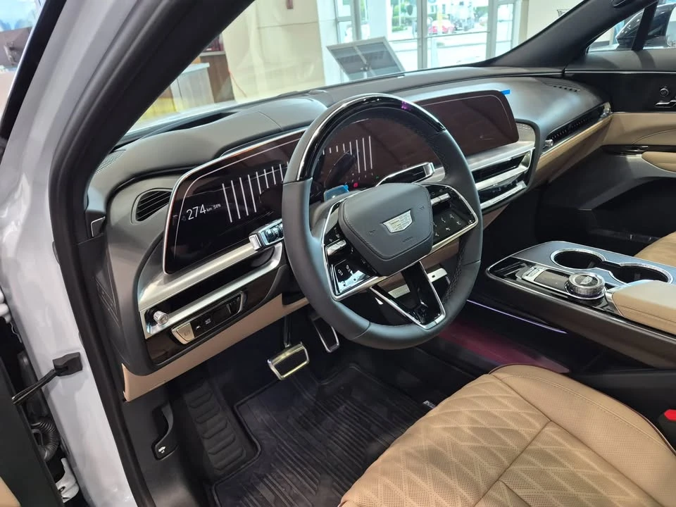 2026 Cadillac Lyriq - Image 5 of 15