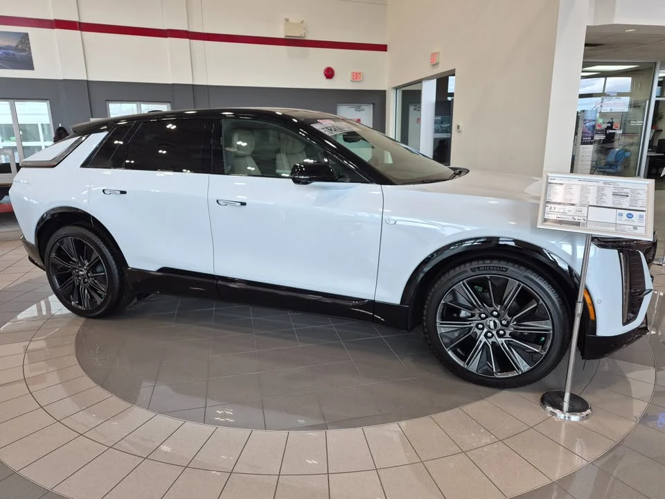 2026 Cadillac Lyriq - Image 3 of 15