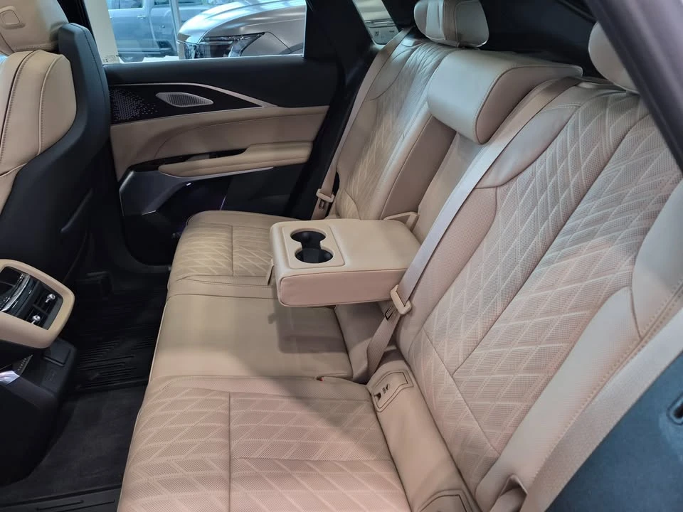 2026 Cadillac Lyriq - Image 13 of 15