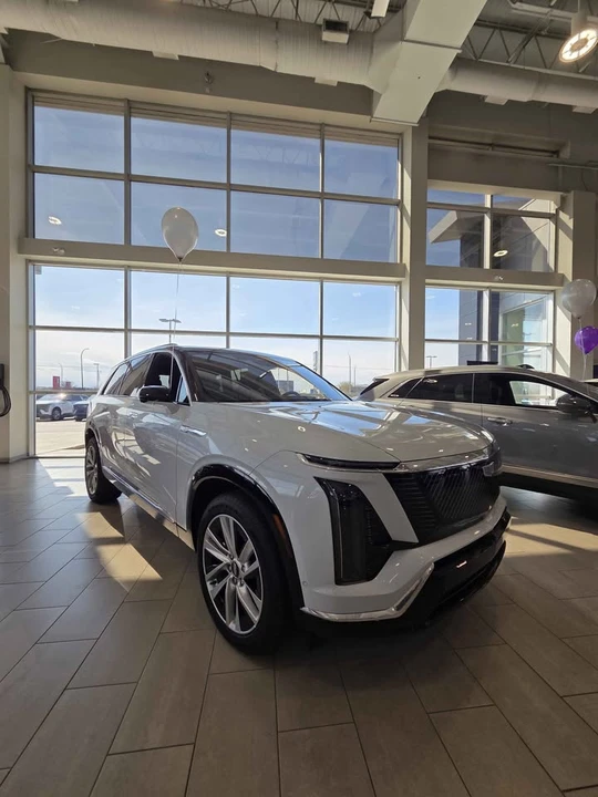 2026 Cadillac Vistiq - Image 2 of 10