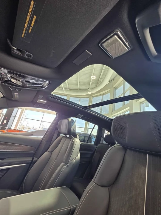2026 Cadillac Vistiq - Image 7 of 10