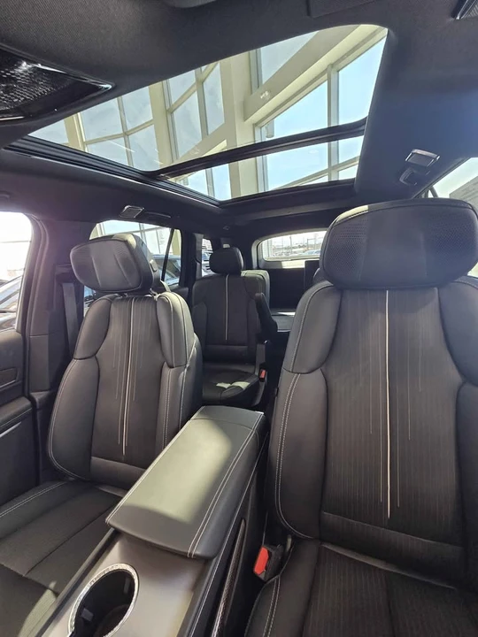 2026 Cadillac Vistiq - Image 6 of 10