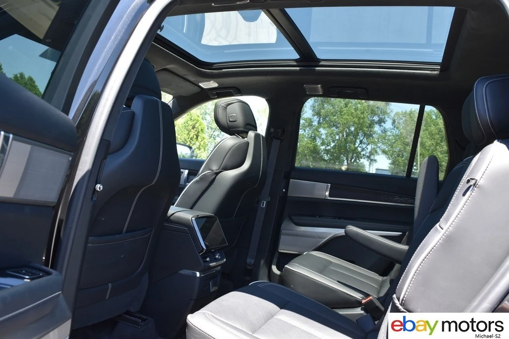 2026 Cadillac Vistiq - Image 14 of 24