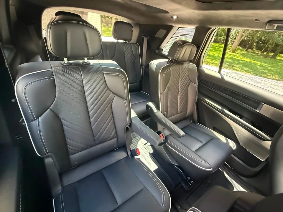 2026 Cadillac Vistiq - Image 8 of 12