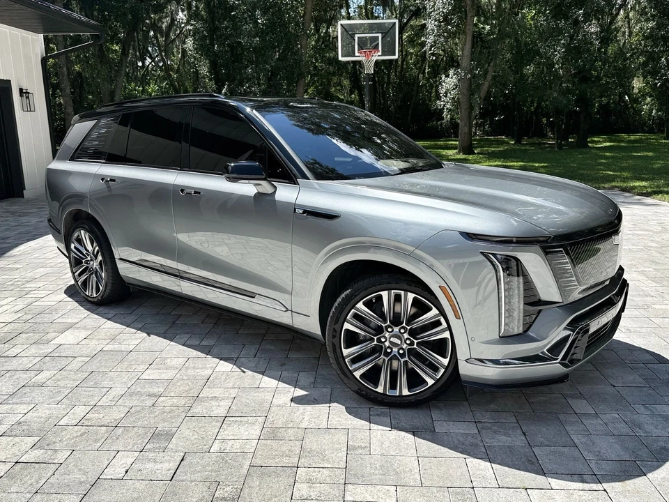 2026 Cadillac Vistiq - Image 3 of 12