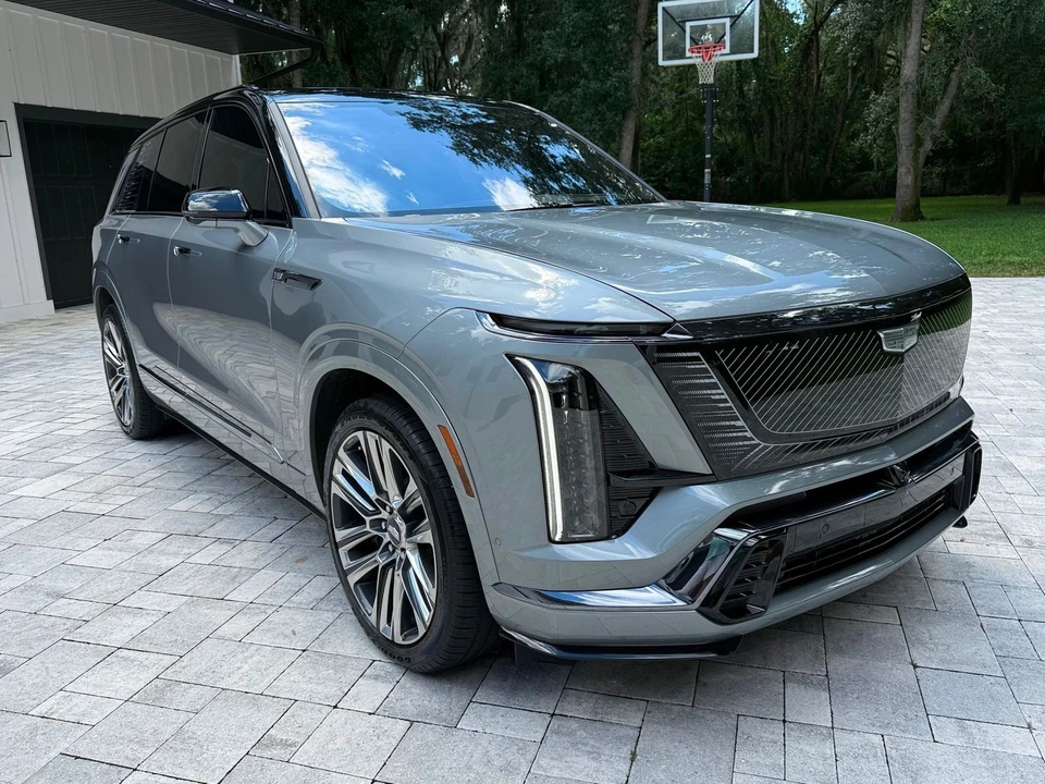 2026 Cadillac Vistiq - Image 10 of 12