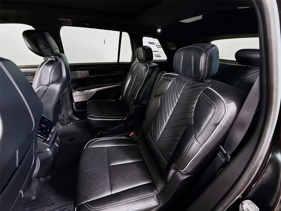 2026 Cadillac Vistiq - Image 13 of 21