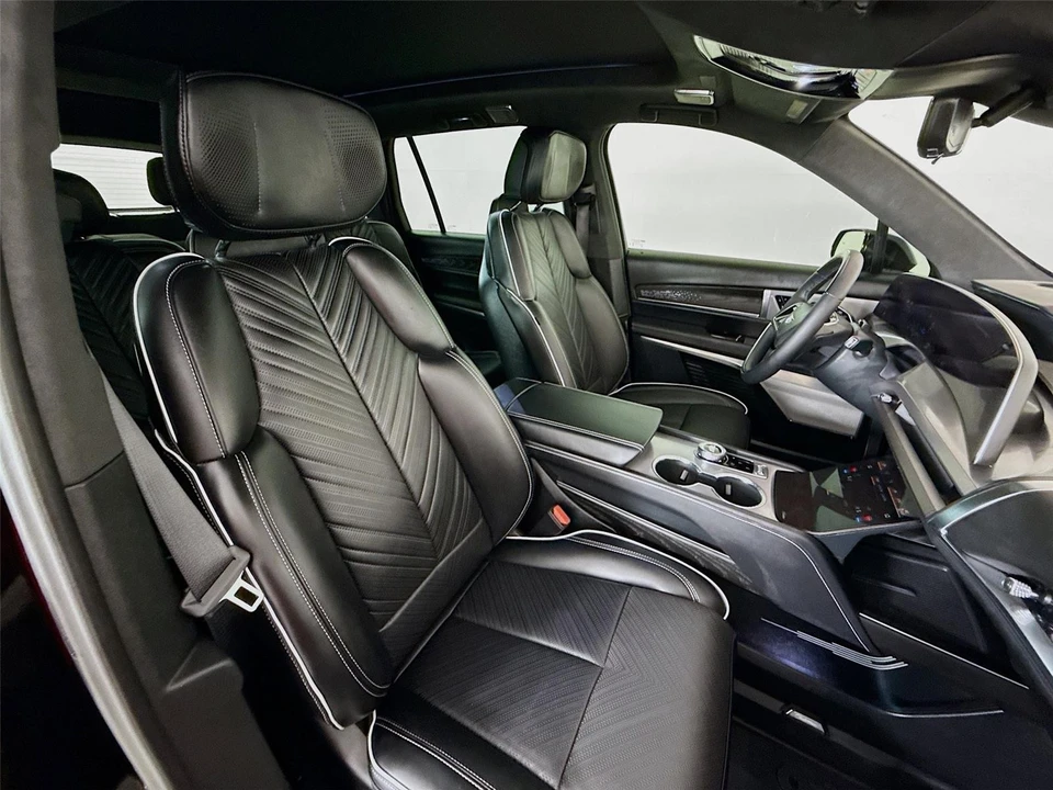 2026 Cadillac Vistiq - Image 20 of 31