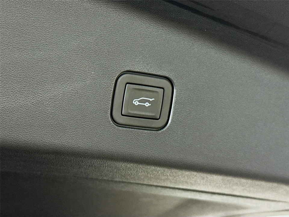 2026 Cadillac Vistiq - Image 18 of 31