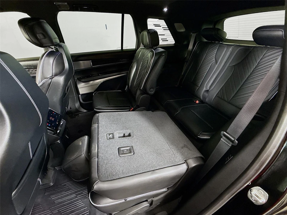 2026 Cadillac Vistiq - Image 16 of 31