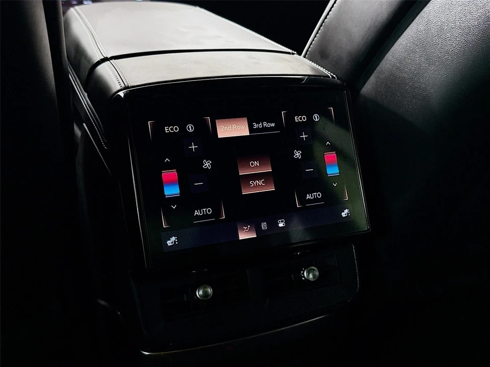 2026 Cadillac Vistiq - Image 14 of 31