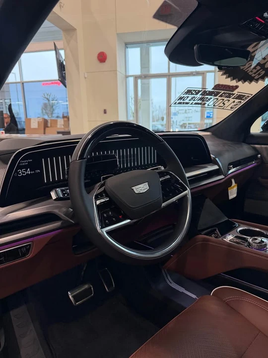 2026 Cadillac Vistiq - Image 12 of 19