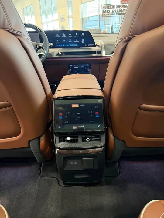 2026 Cadillac Vistiq - Image 16 of 19
