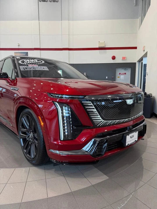 2026 Cadillac Vistiq - Image 10 of 19