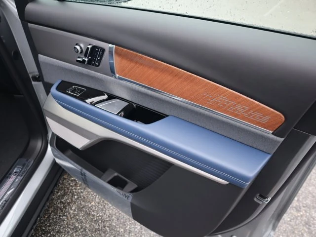 2026 Cadillac Vistiq - Image 16 of 19