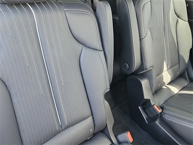2026 Cadillac Vistiq - Image 19 of 21