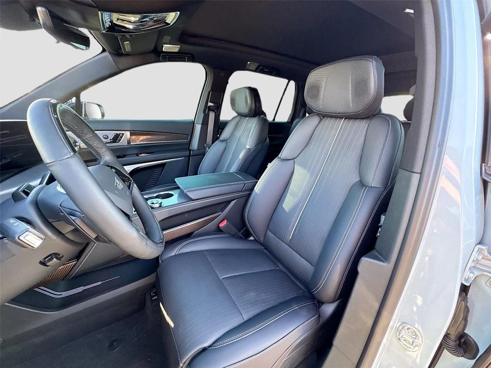 2026 Cadillac Vistiq - Image 8 of 15