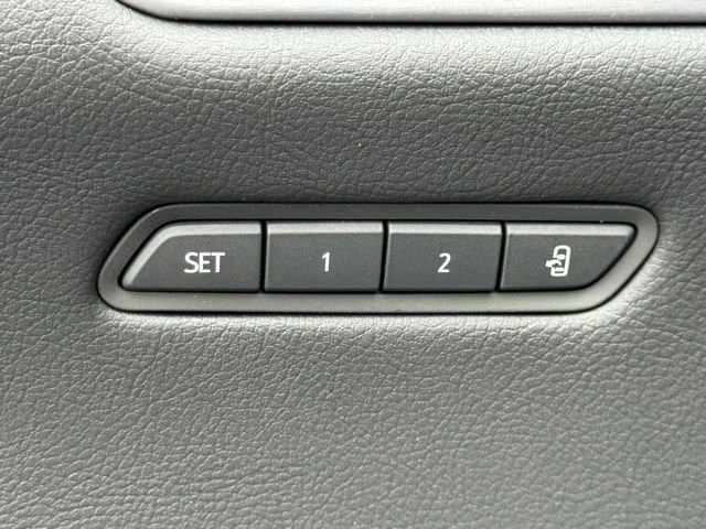 2026 Cadillac XT5 - Image 18 of 20