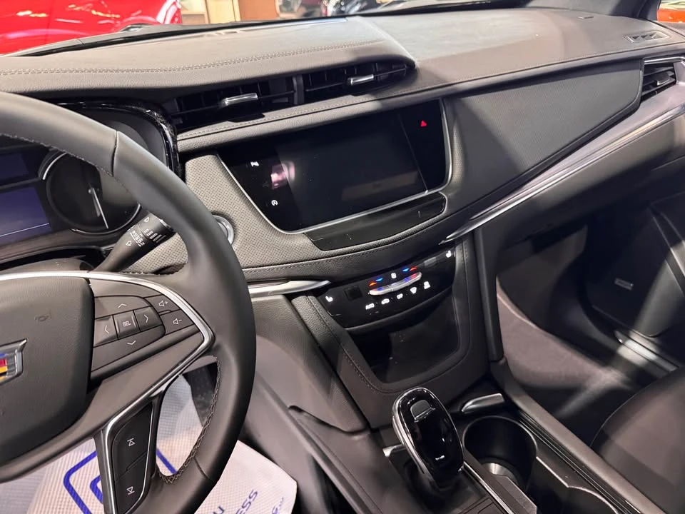 2026 Cadillac XT5 - Image 14 of 16