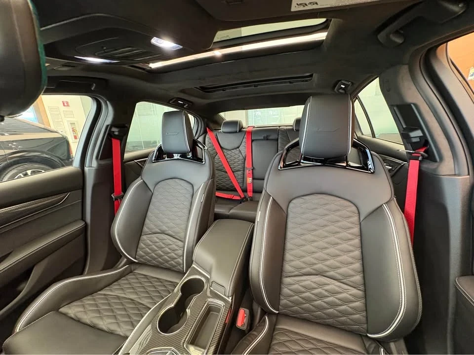 2026 Cadillac CT5-V Blackwing - Image 9 of 10