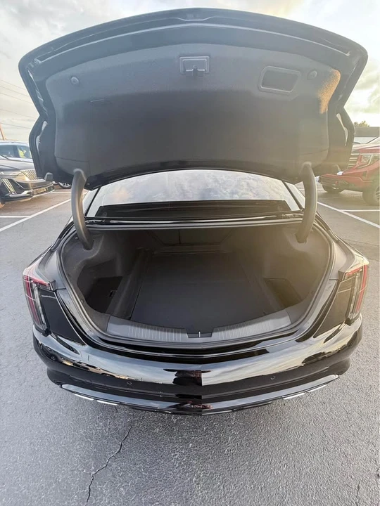 2026 Cadillac CT5-V - Image 8 of 10