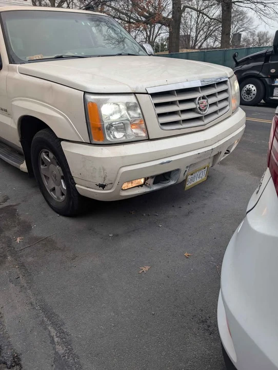 2026 Cadillac Escalade 5th Gen - Image 2 of 4