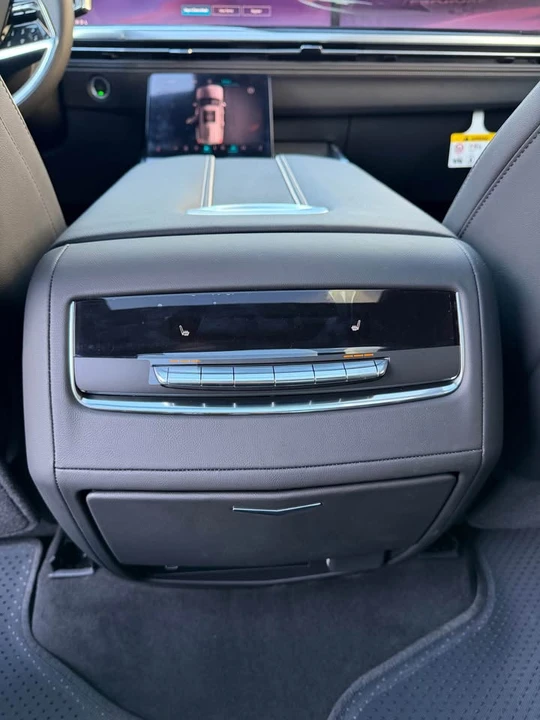 2026 Cadillac Escalade 5th Gen - Image 12 of 20