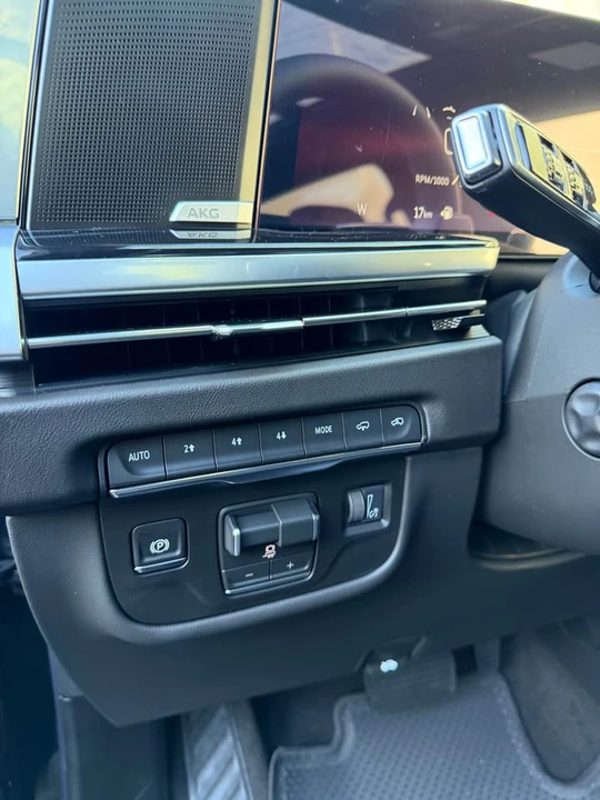 2026 Cadillac Escalade 5th Gen - Image 16 of 20
