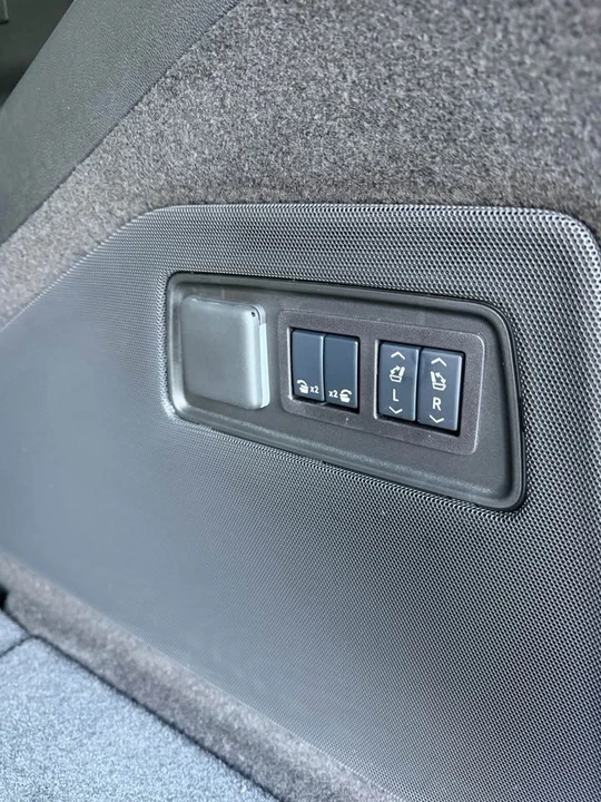 2026 Cadillac Escalade 5th Gen - Image 8 of 20