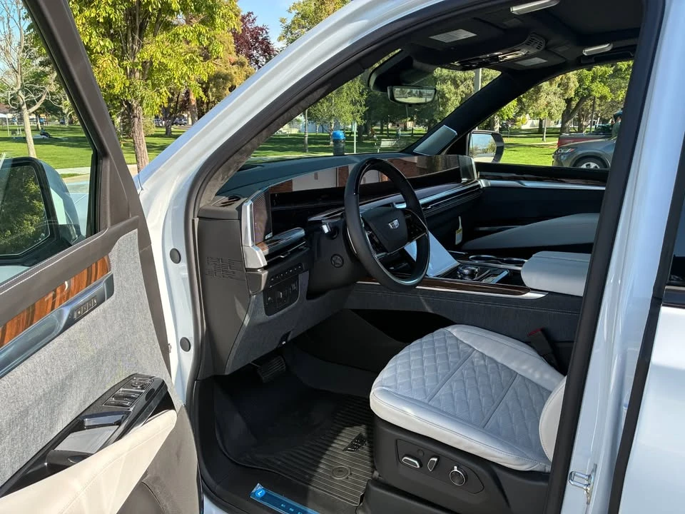 2026 Cadillac Escalade 5th Gen - Image 7 of 17