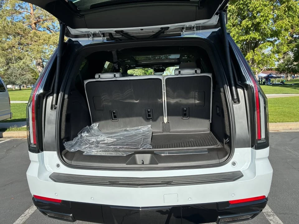 2026 Cadillac Escalade 5th Gen - Image 13 of 17