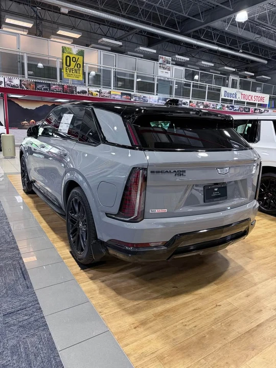 2026 Cadillac Escalade 5th Gen - Image 8 of 9